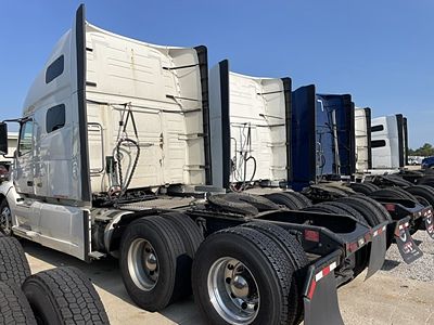 2021 Volvo VNL64T760