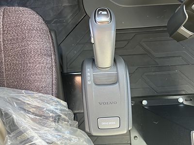 2027 Volvo VHD104F300