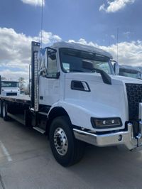 2025 Volvo VHD64B300