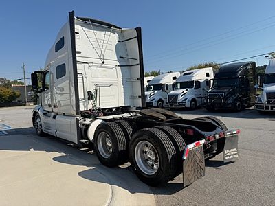 2023 Volvo VNL64T760