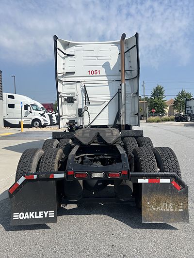 2021 Volvo VNL64T760