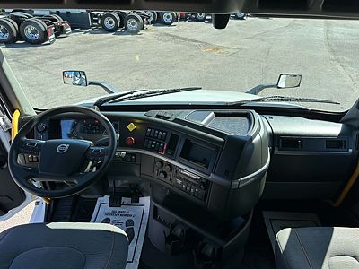 2023 Volvo VNL64T740