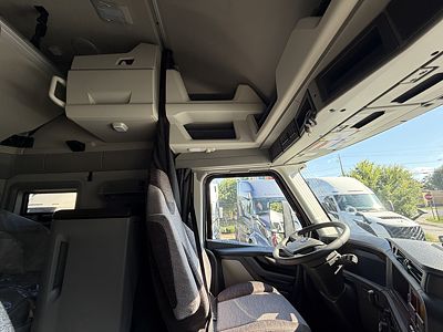 2027 Volvo VNL64T860