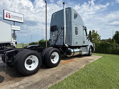 2020 Freightliner CASCADIA 126