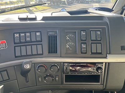 2027 Volvo VHD104F300