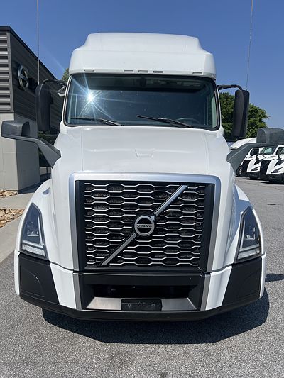 2023 Volvo VNL64T760