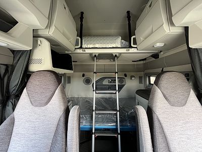 2027 Volvo VNL64T860
