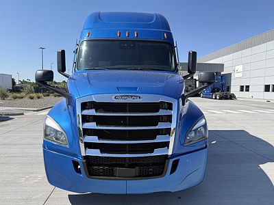 2022 Freightliner CASCADIA 126