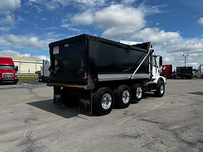 2025 Volvo VHD84B300