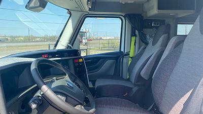 2025 Volvo VNL64T660