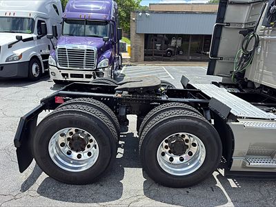 2023 Volvo VNL64T