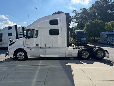 2023 Volvo VNL64T860