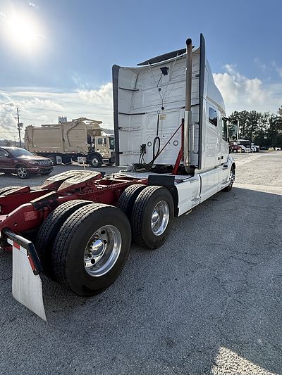 2019 Volvo VNL64T740