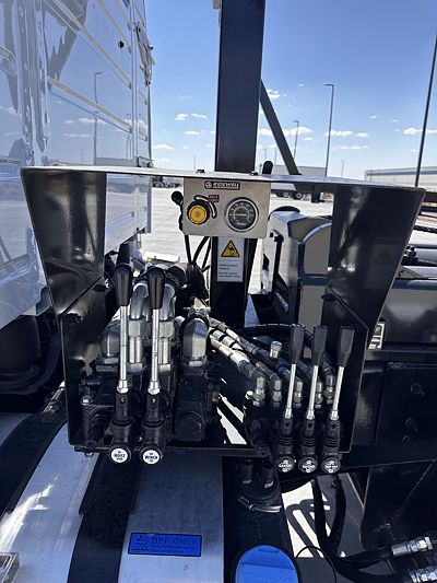 2026 Volvo VHD64B300