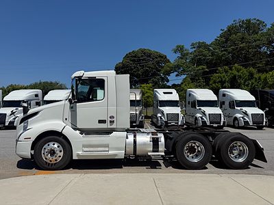 2022 Volvo VNL64T300