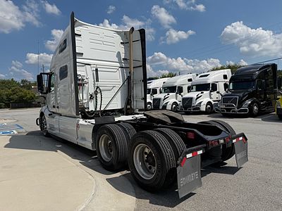 2021 Volvo VNR64T760
