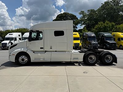 2022 Volvo VNL64T740