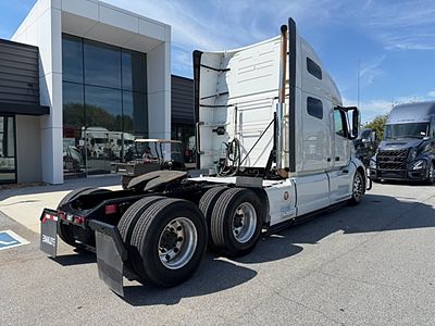 2021 Volvo VNL64T760