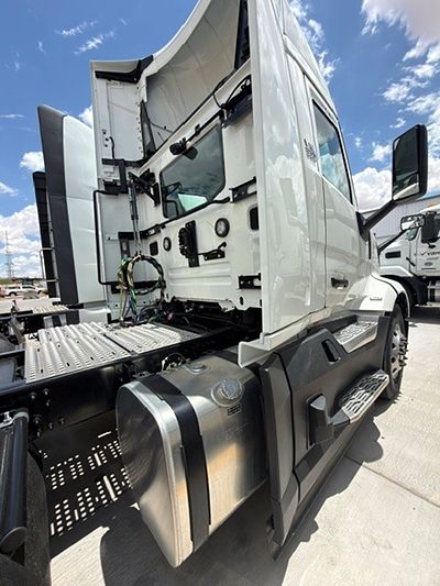 2025 Volvo VNL64T
