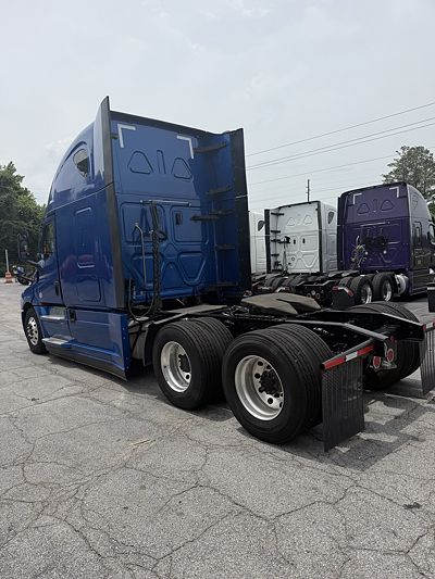 2021 Freightliner CASCADIA 126