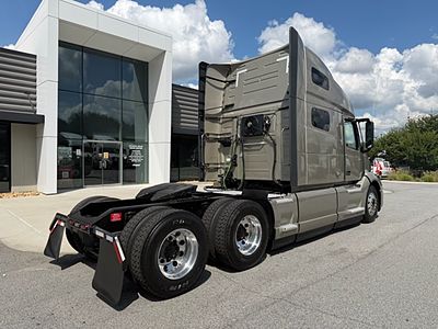 2023 Volvo VNL64T760