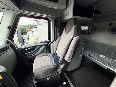 2027 Volvo VNL64T860
