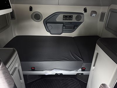 2027 Volvo VNL64T860
