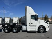 2025 Volvo VNL64T300