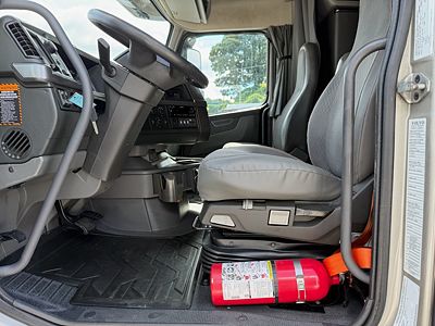 2023 Volvo VNL64T760