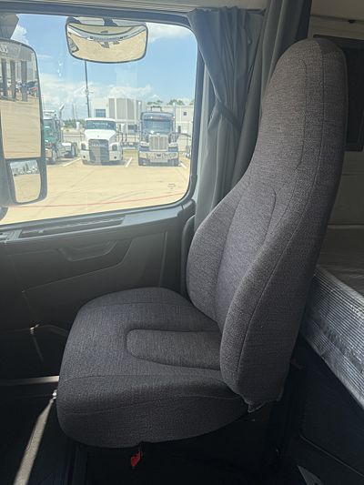 2019 Volvo VNR64T400