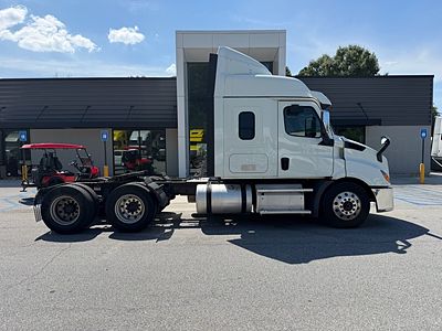 2020 Freightliner CASCADIA 126