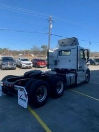 2025 Volvo VNR64T300