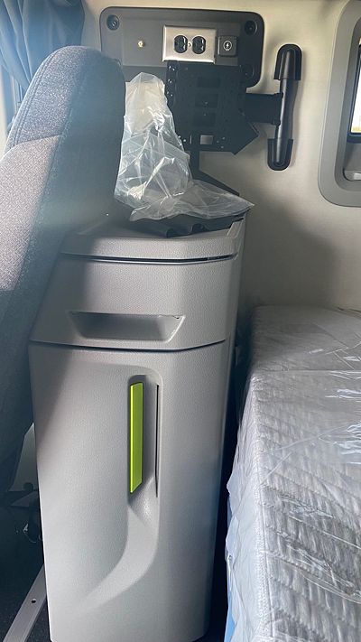 2025 Volvo VNL64T660