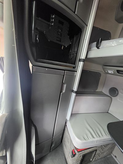 2024 Volvo VNL64T860