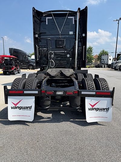 2023 Volvo VNL64T760