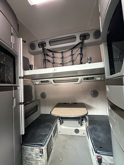2020 Volvo VNL64T860