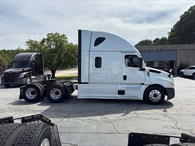 2022 Freightliner CASCADIA 126