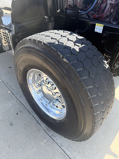 2021 Mack GR64F