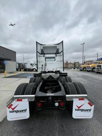 2025 Volvo VNL64T300