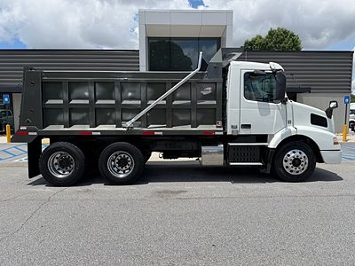 2017 Volvo VNM64T200