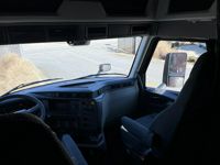 2025 Volvo VNL64T660