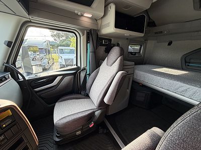 2027 Volvo VNL64T860
