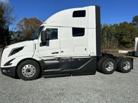 2025 Volvo VNL64T660