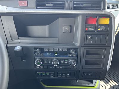 2026 Volvo VNL64T860