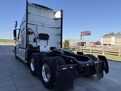 2023 Volvo VNL64T740