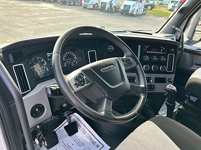 2022 Freightliner CASCADIA 126