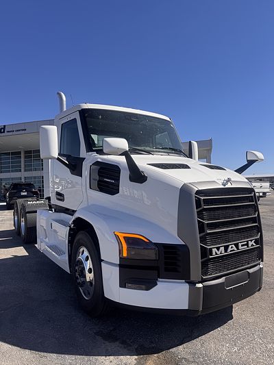 2026 Mack PIONEER 64T