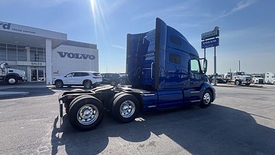2022 Volvo VNL64T760