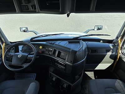 2023 Volvo VNL64T740