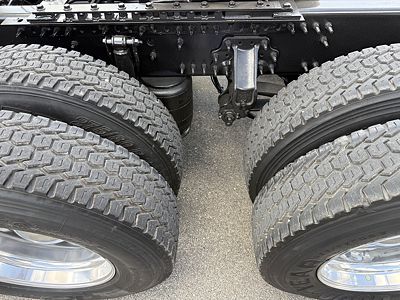 2022 Volvo VNL64T760